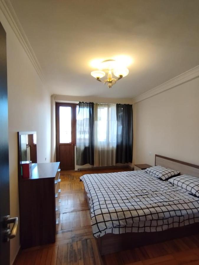 Large Apt Near Republic Square Apartment Ереван Екстериор снимка